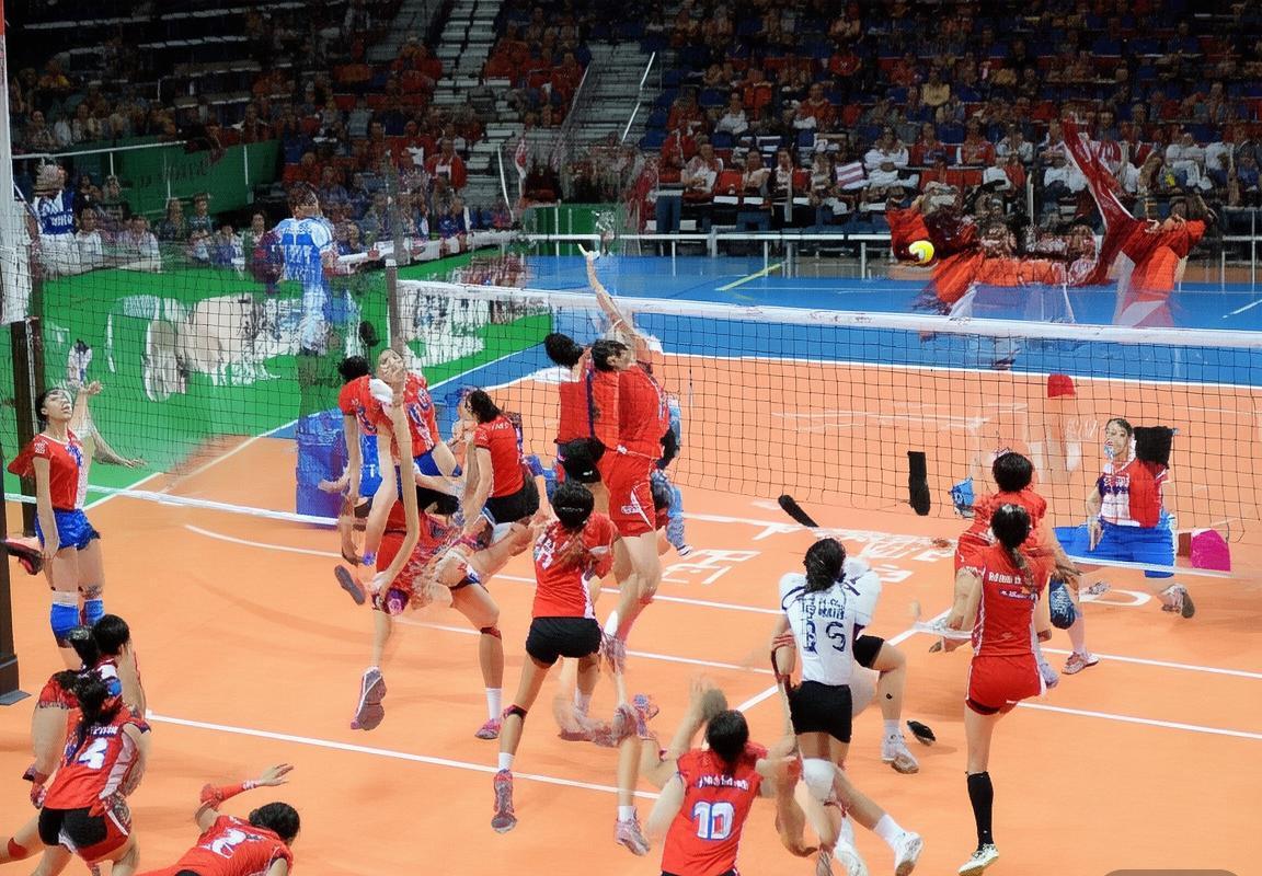 2014女排联赛辽宁VS江苏巅峰对决：主攻与副攻的璀璨瞬间